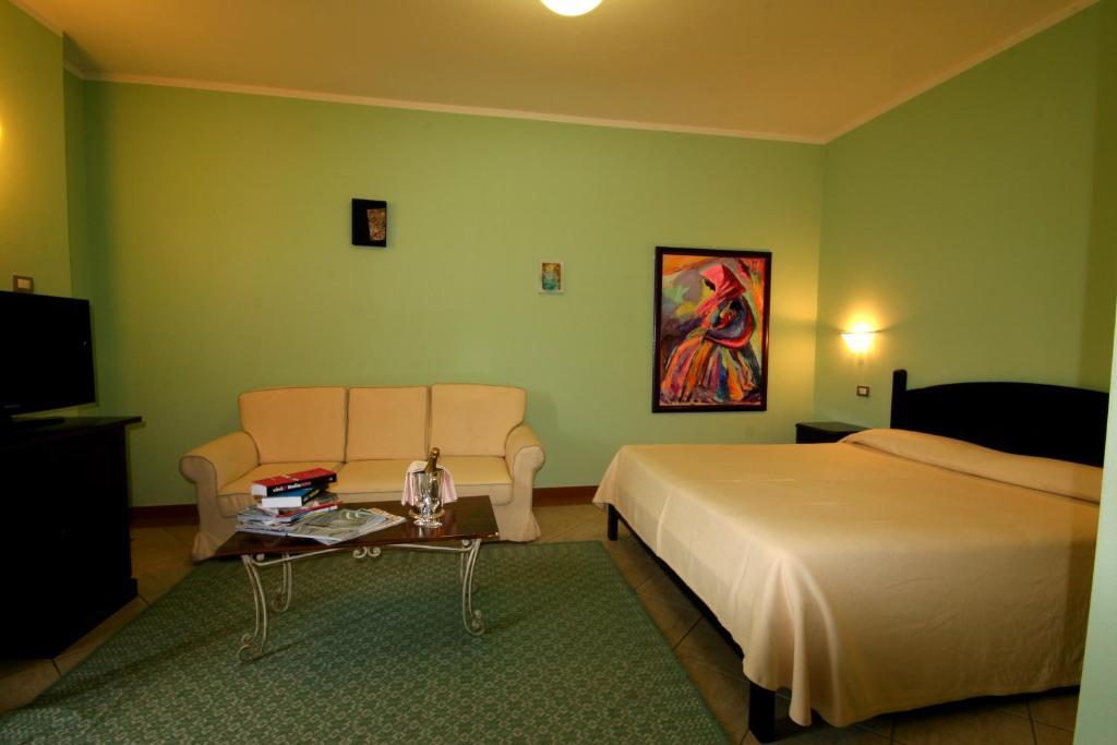 Hotel Il Duomo Phg Oristano Habitación foto